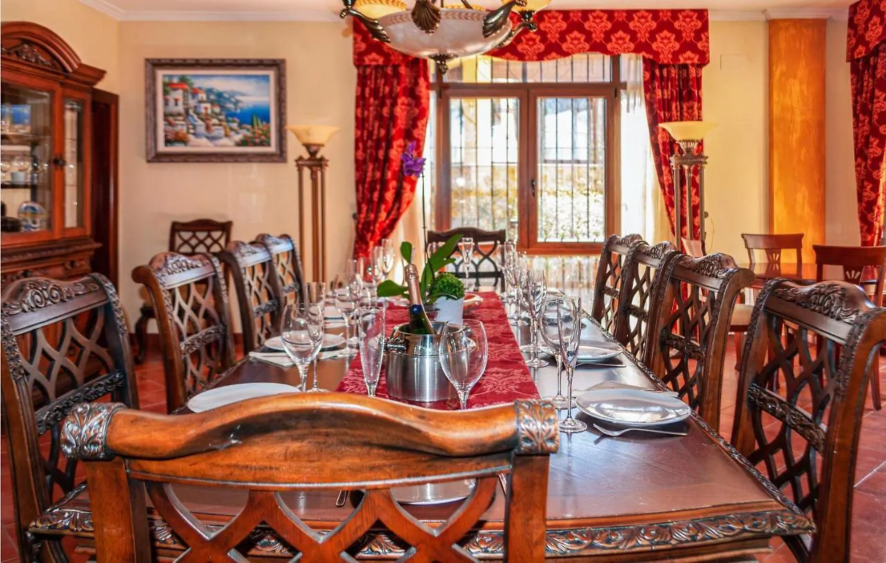 Beautiful Home In Otura With Kitchen