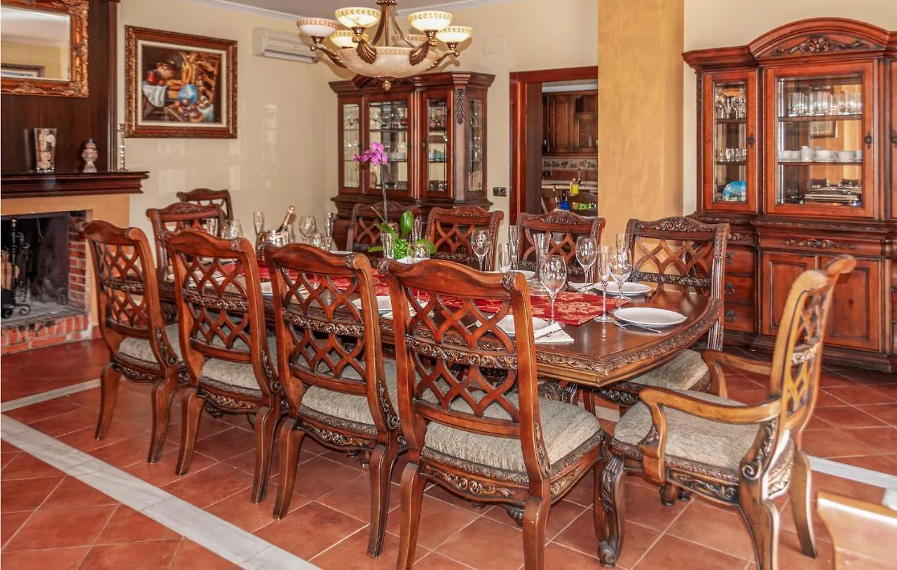 Beautiful Home In Otura With Kitchen